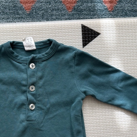 Kate Quinn|Baby gender neutral Teal Long Sleeve shirt w buttons•organic cotton - Picture 4 of 6